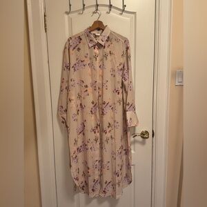 BRAND NEW H&M, Size M, Floral Long Button Down Shirt in Purple and Cream